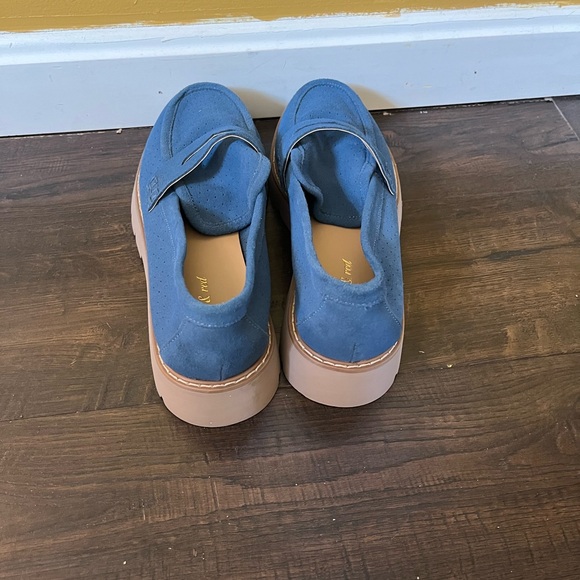 Stylish Blue Suede Loafers - Picture 3 of 6